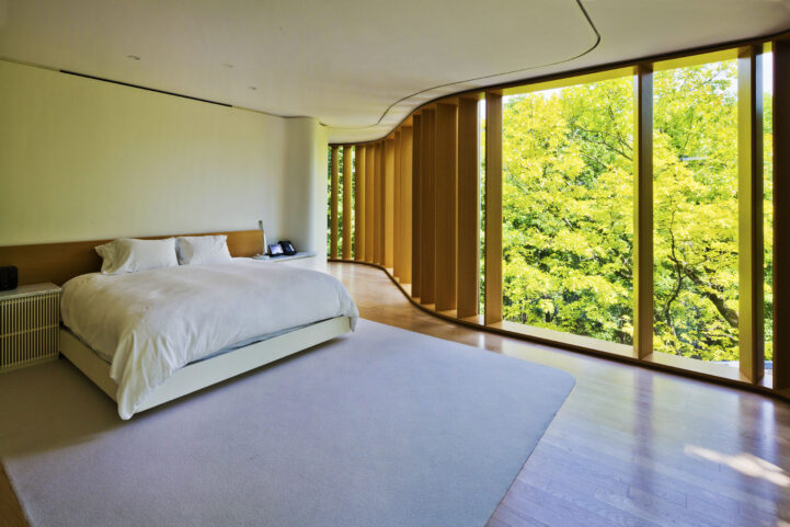 Integral house 194 roxborough Drive - master bedroom