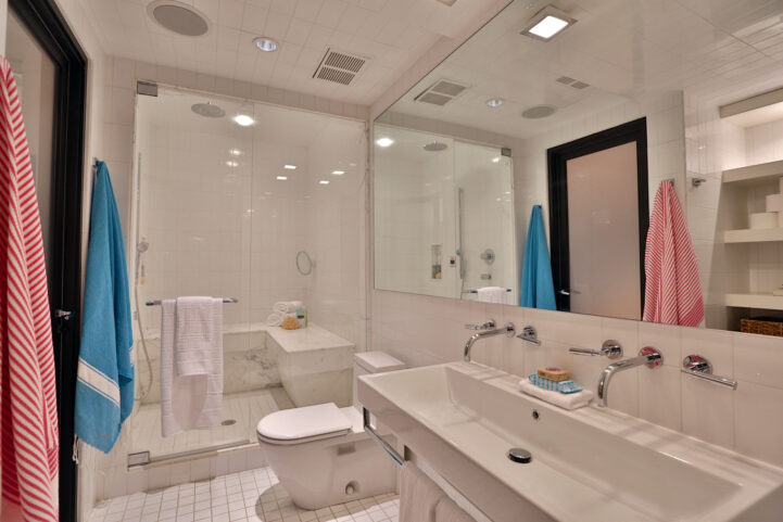 157 South Drive - Bathroom Small Shower