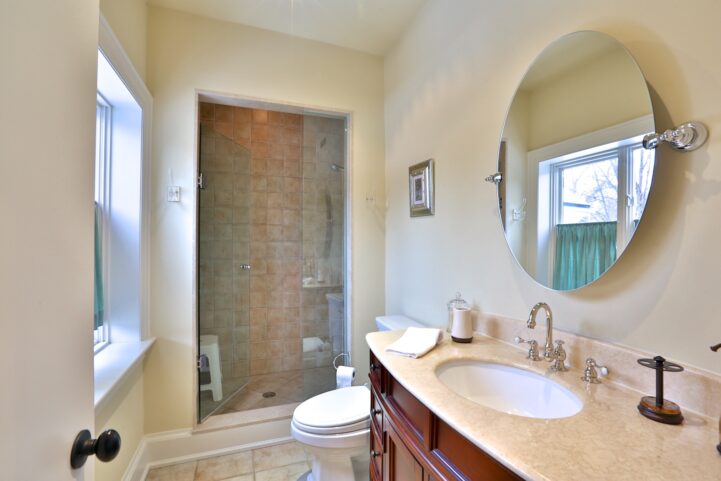 91 Crescent Road - Bathroom with Shower
