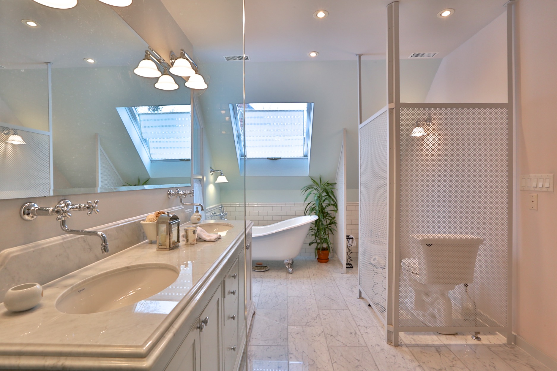 Ensuite bathroom lighting