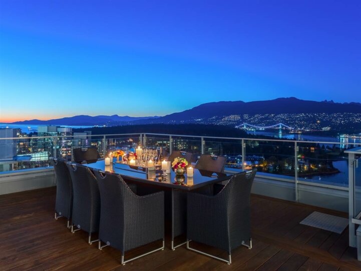 3101 - 277 Thurlow Street, Vancouver, BC - Outdoor Dining Area
