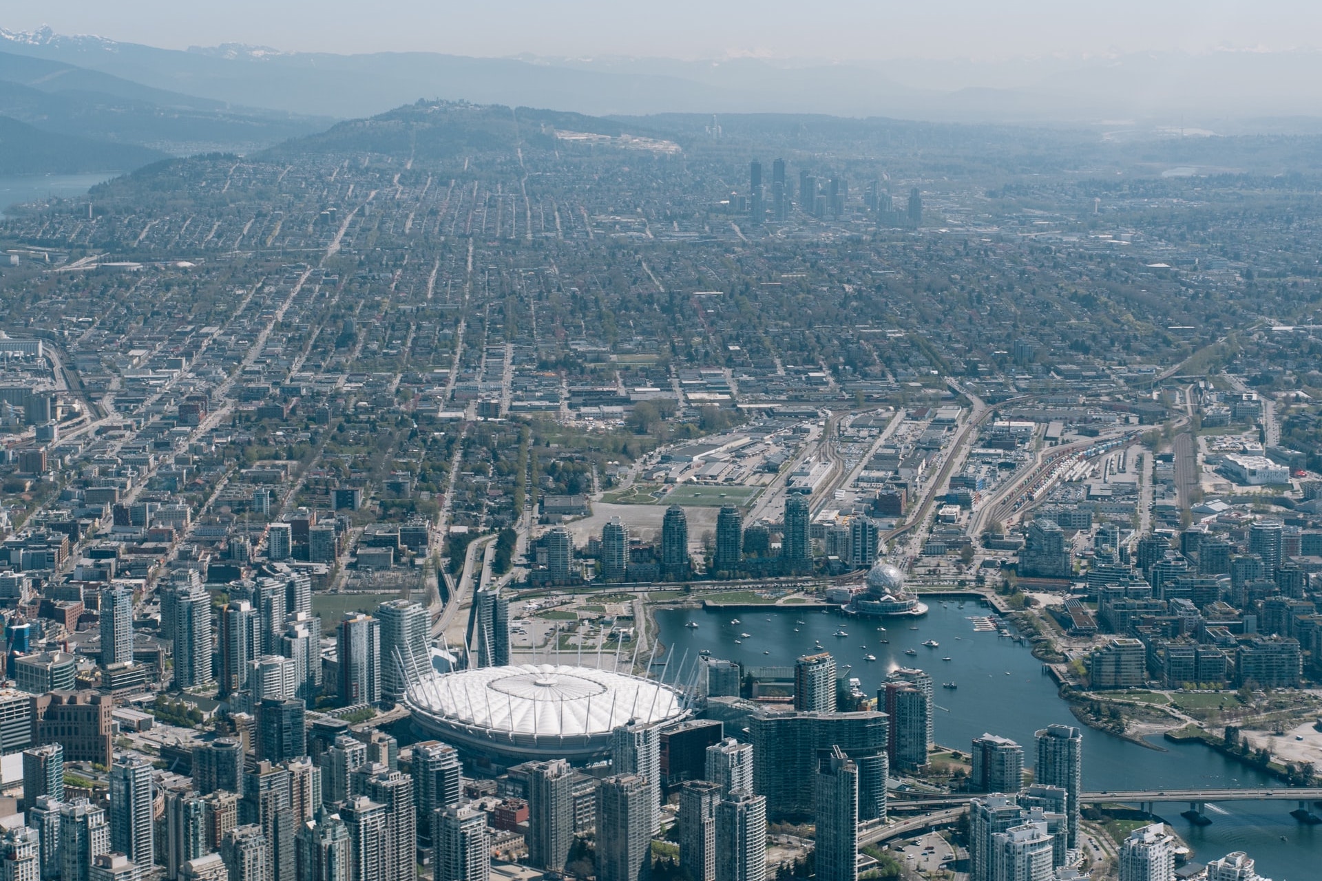 Canadians Are Fleeing Ontario As Alberta and BC Manage To Attract More