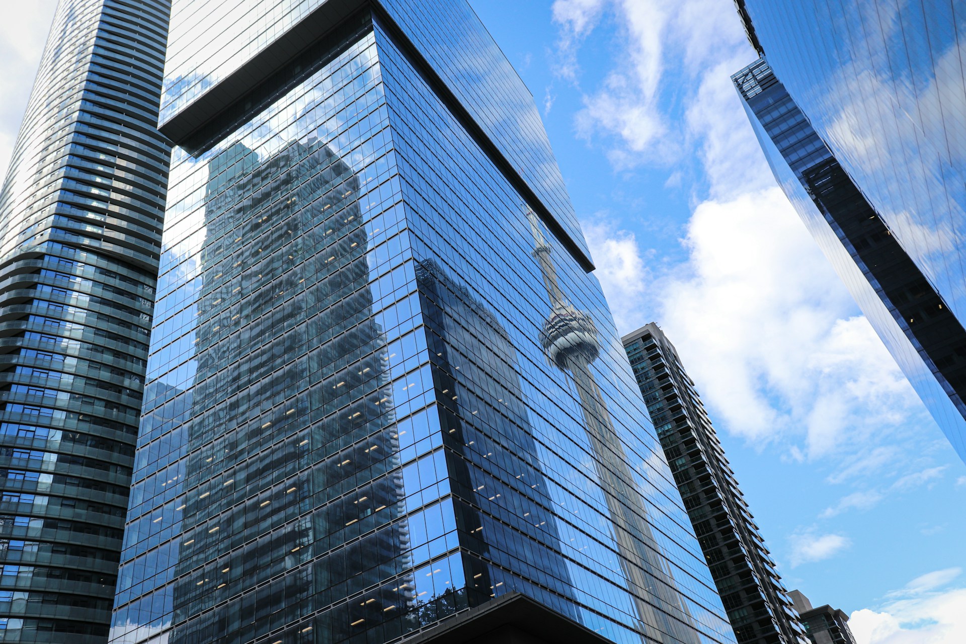 Canada’s GDP Shows Robust Growth, Potentially Delaying Rate Cuts BMO