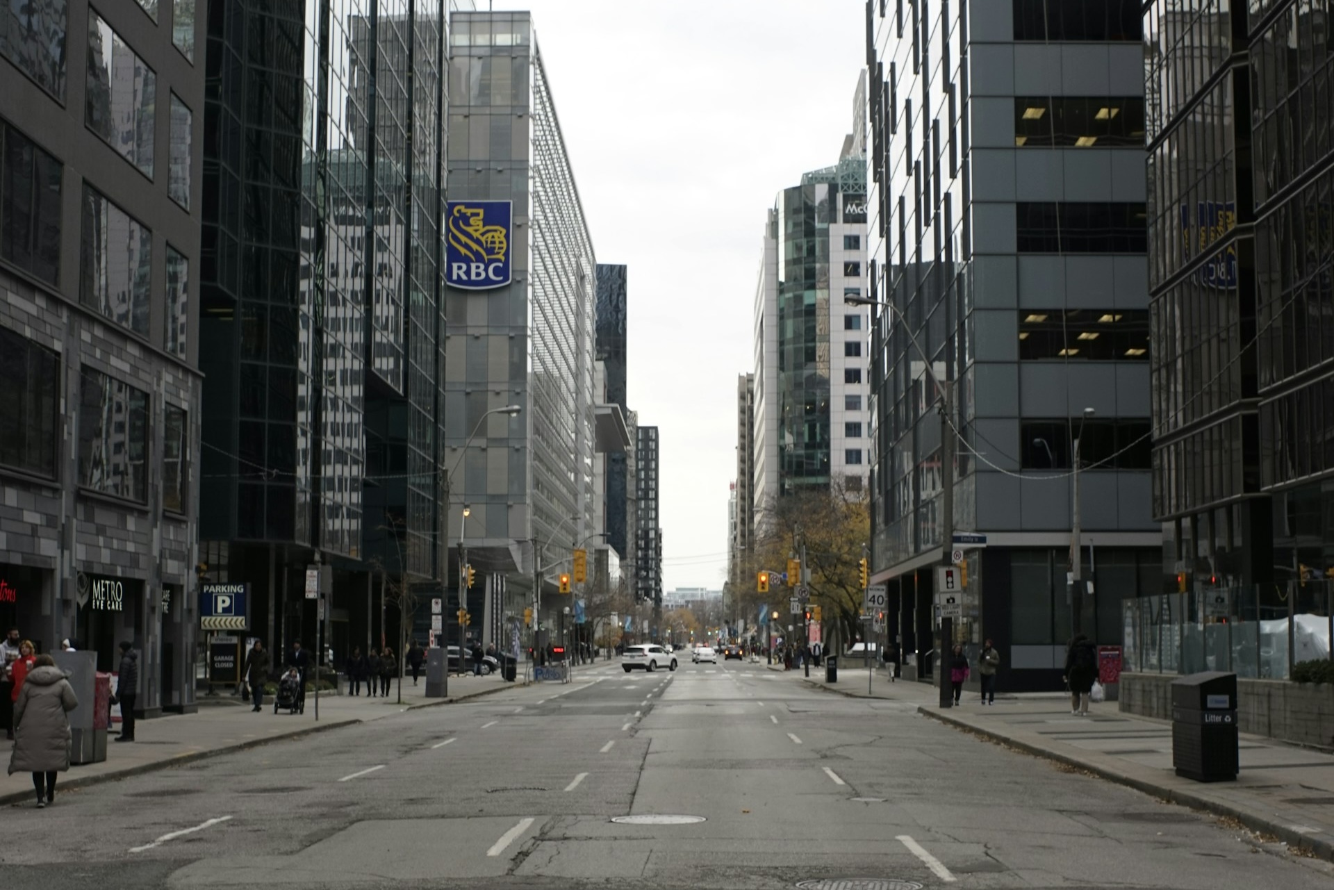 Canadian Population Growth Stalls, BC and Ontario Make Rare Contraction