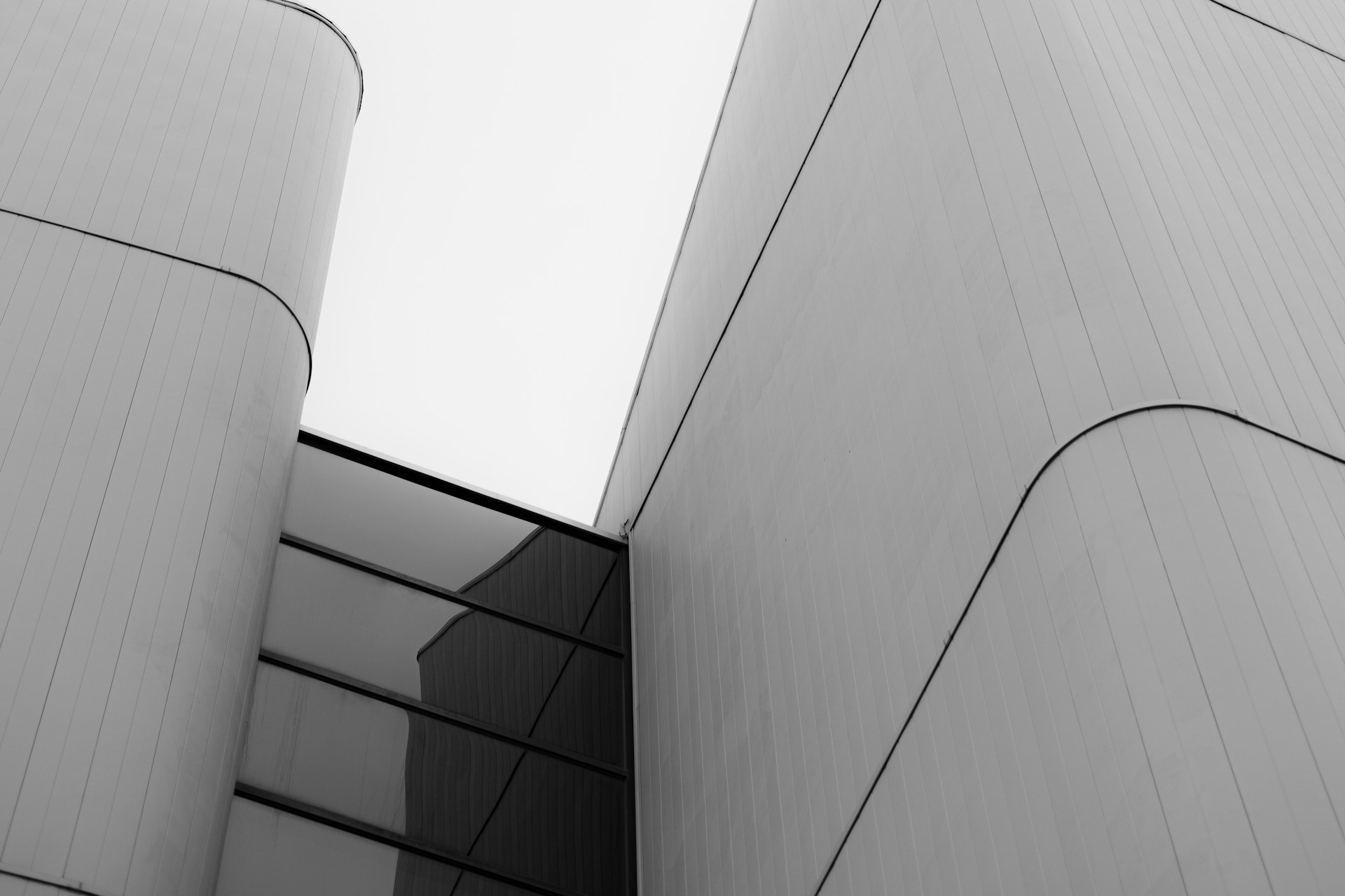 This Week’s Top Stories: Record Canadian Real Estate Sellers, & More Recession Signs