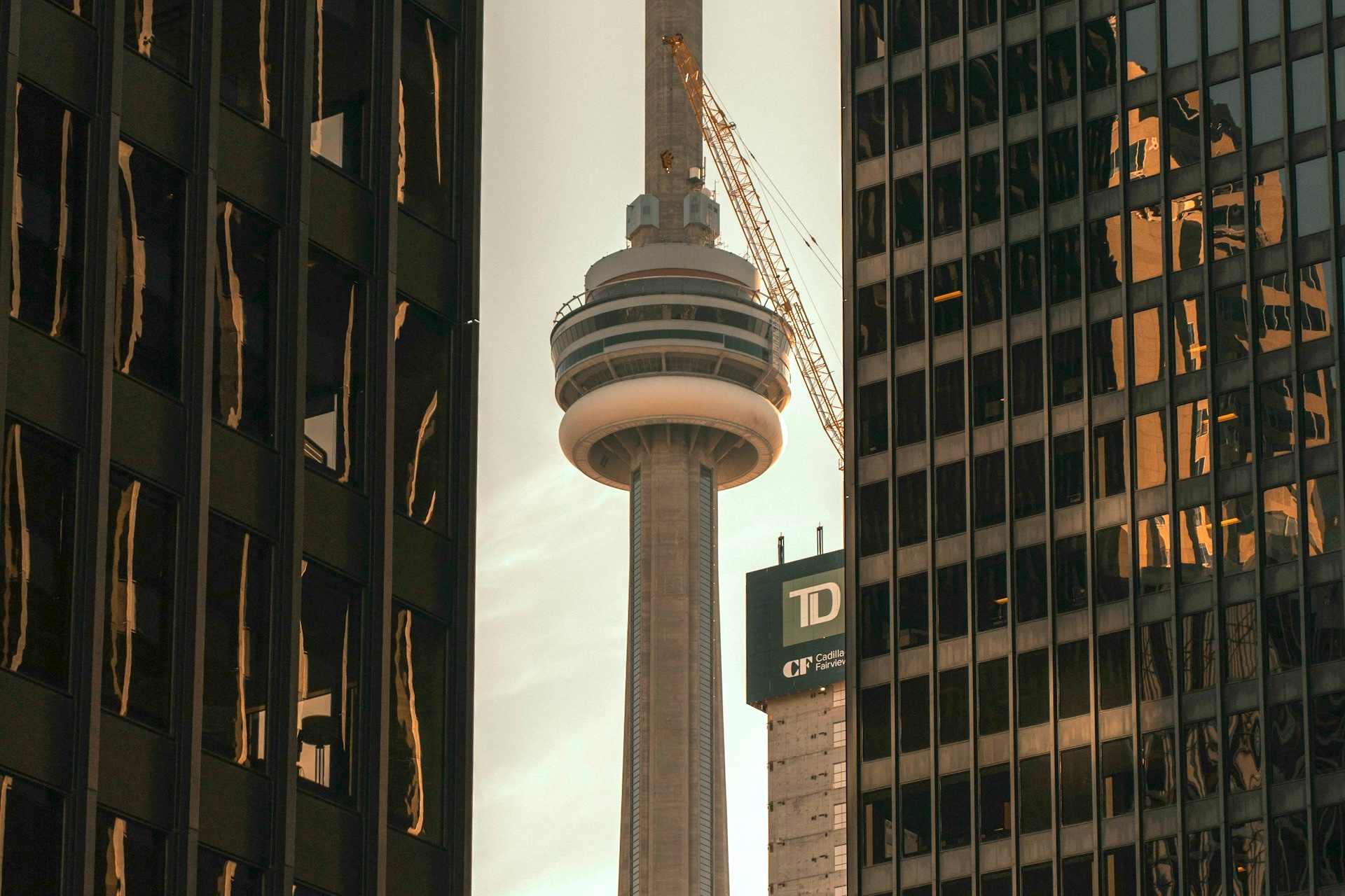 Canadian Building Investment Falls Despite Public Incentives