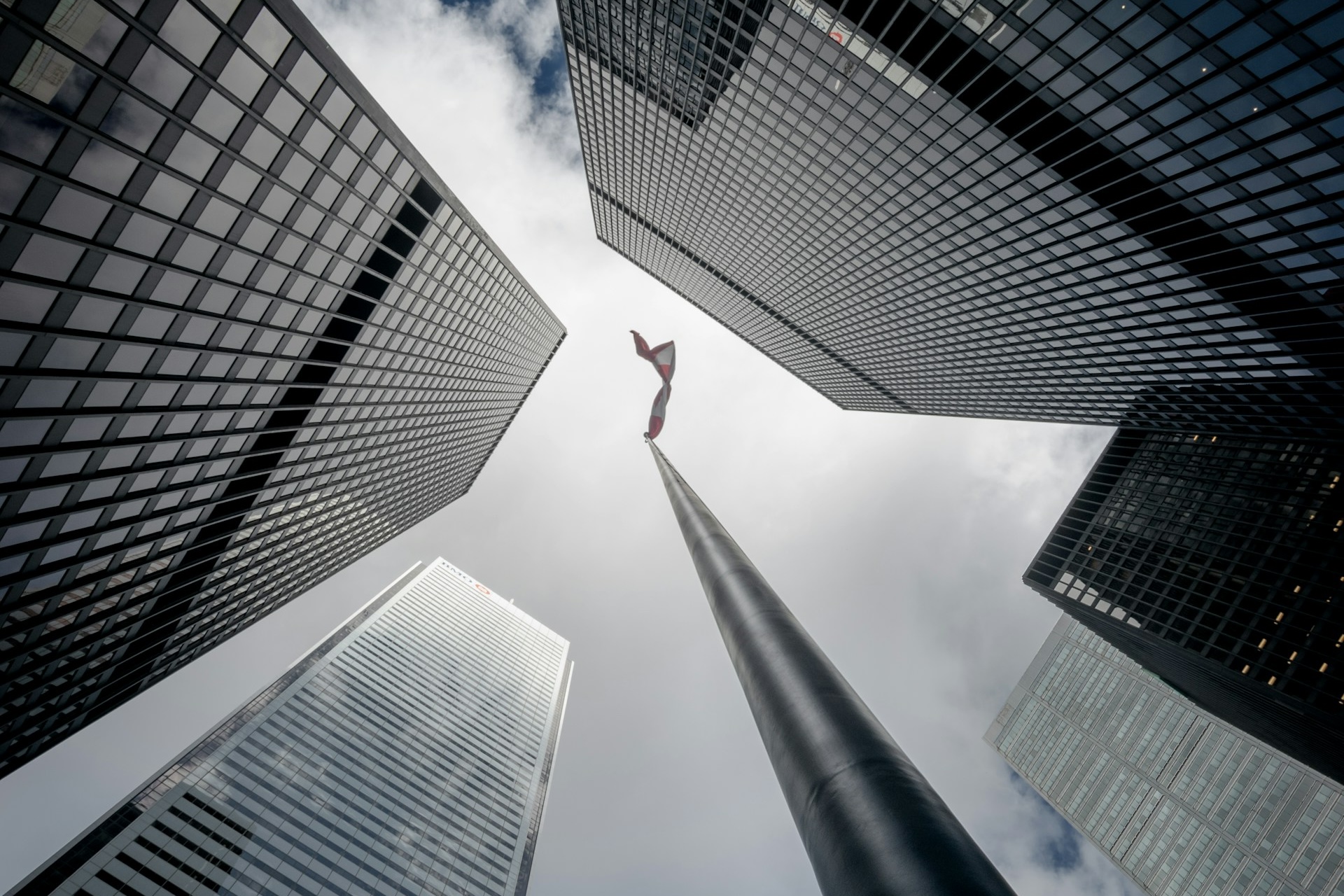 This Week’s Top Stories: Canada’s 2008-Style Housing Crash, and Rising Borrowing Rates