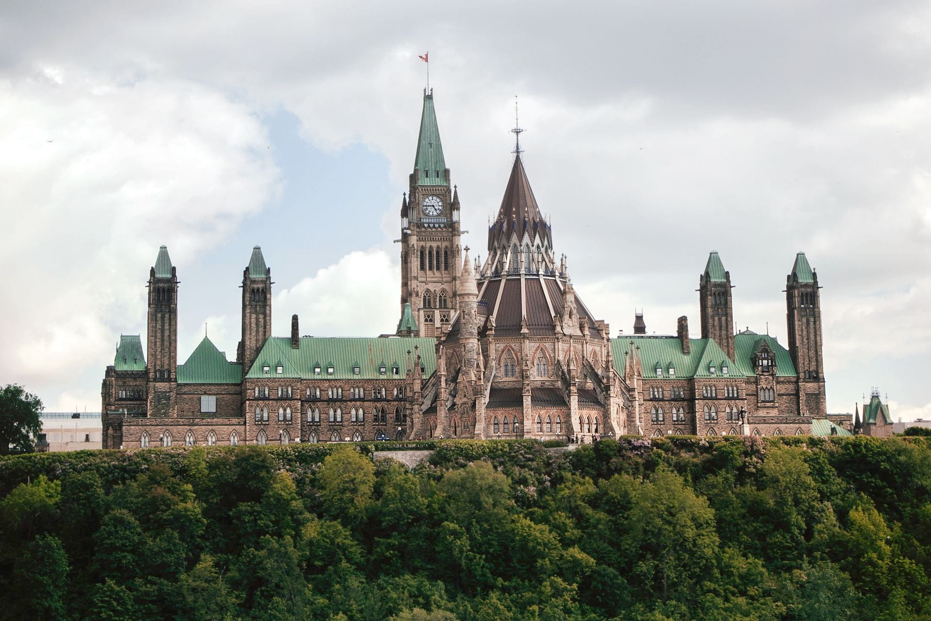 This Week’s Top Stories: Canadian Real Estate Prices To Fall Further, Banks Urge More Immigration